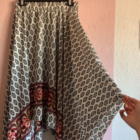 ✨ Asymmetrical Pattern Skirt ✨ - Picture 3 of 5